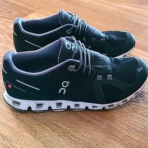 On Cloud Womens Shoe Size 7.5 Black